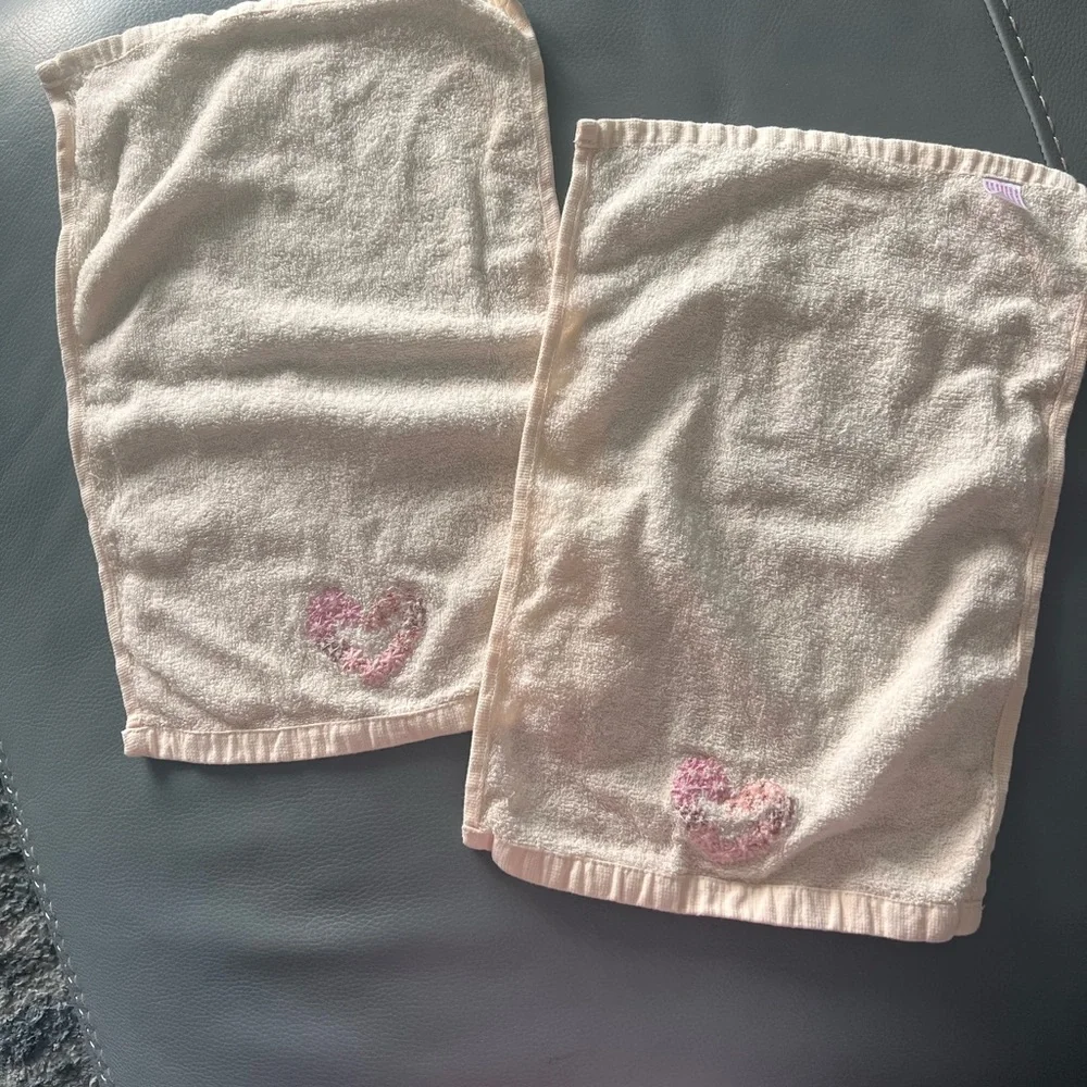 VINTAGE EMBROIDERED HEART KITCHEN/ HAND TOWELS- TARGET